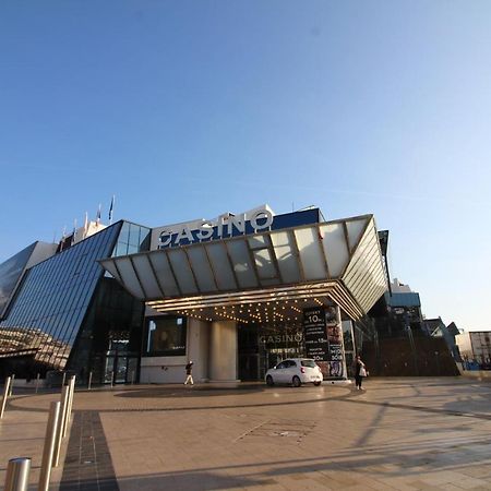 Cannes Conseil Immo - Appartement moderne à 250 m du Palais des festivals et des Plages Exterior foto